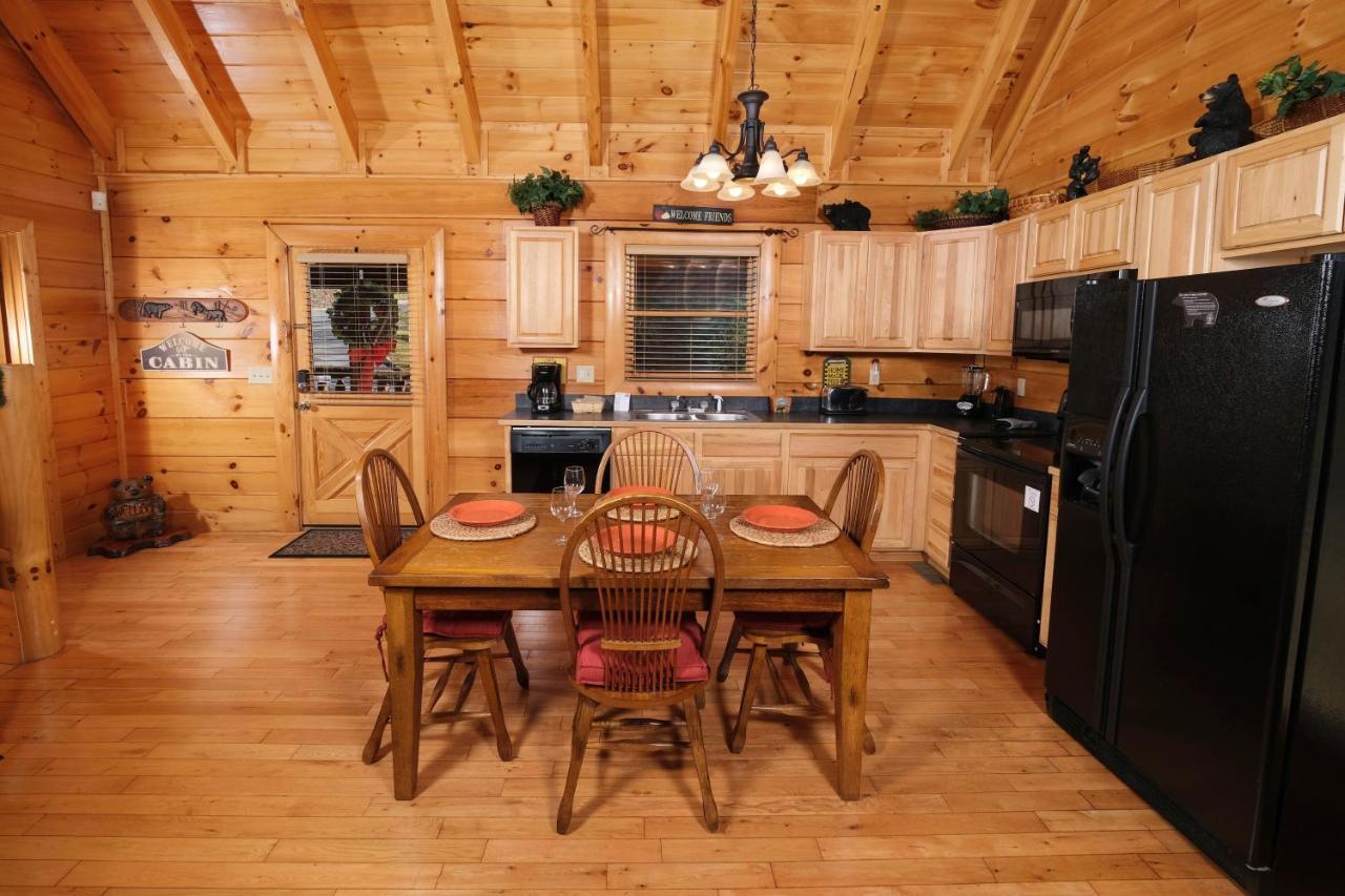A Bear Creek Crib Pigeon Forge Exterior photo