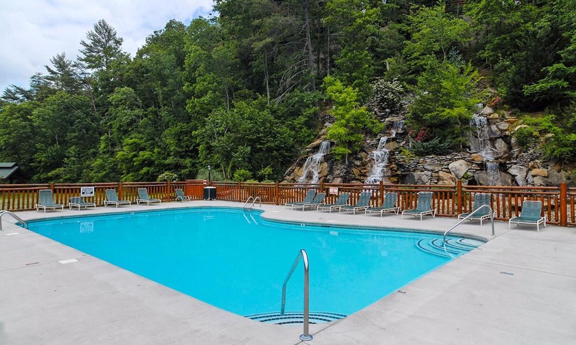 A Bear Creek Crib Pigeon Forge Exterior photo